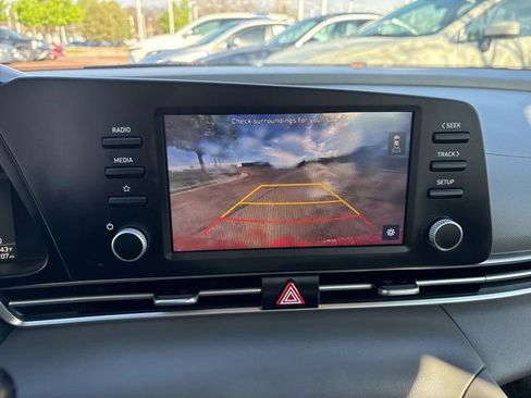 Used 2023 Hyundai Elantra SE FWD image 10