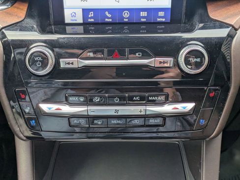 Used 2022 Ford Explorer King Ranch w/ Premium Technology Package image 19