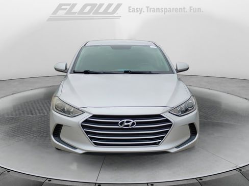 Used 2018 Hyundai Elantra SE FWD image 3