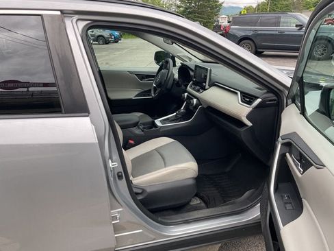 Used 2021 Toyota RAV4 XLE Premium AWD/4WD image 28