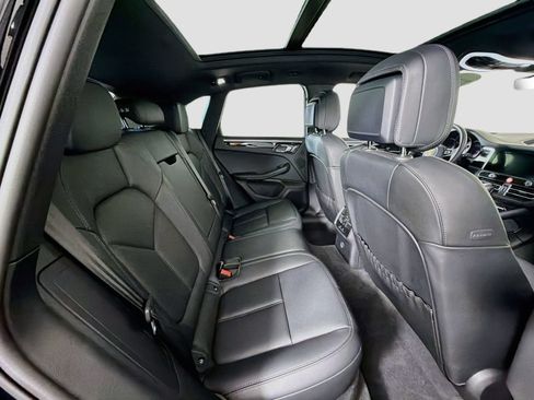 Used 2025 Porsche Macan AWD/4WD image 31