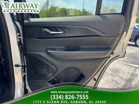 Used 2025 Jeep Grand Cherokee Altitude image 31