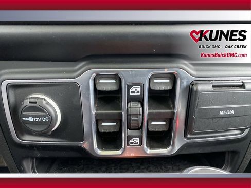 Used 2023 Jeep Wrangler Sahara image 22