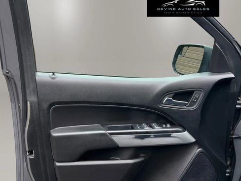 Used 2022 Chevrolet Colorado LT w/ Safety Package image 12