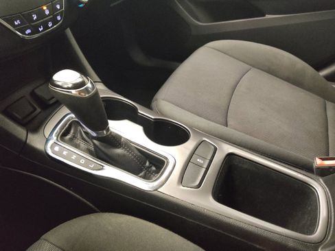 Used 2017 Chevrolet Cruze LT image 26