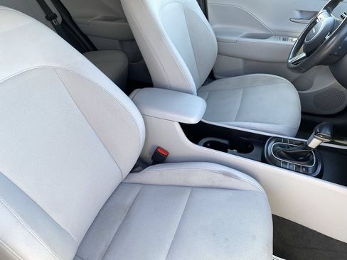 Used 2024 Hyundai Kona SEL FWD image 11