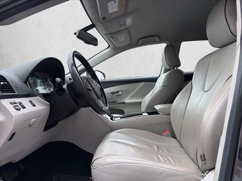 Used 2014 Toyota Venza XLE image 11