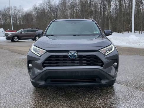 Used 2020 Toyota RAV4 XLE image 4