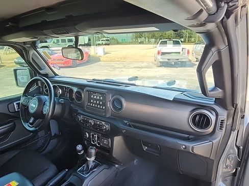 Used 2022 Jeep Gladiator Willys image 34