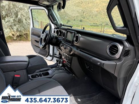 Used 2023 Jeep Wrangler Unlimited Rubicon 4xe w/ Cold Weather Group AWD/4WD image 39