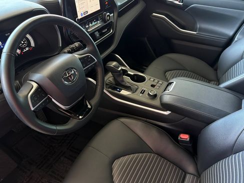 Used 2025 Toyota Highlander XSE AWD/4WD image 11