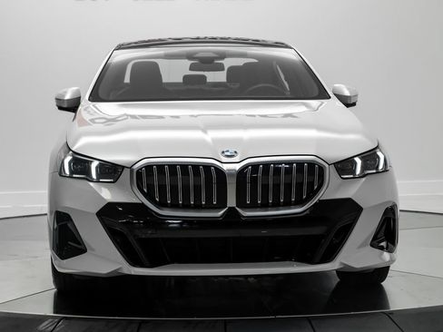Used 2026 BMW 530i xDrive AWD/4WD image 4