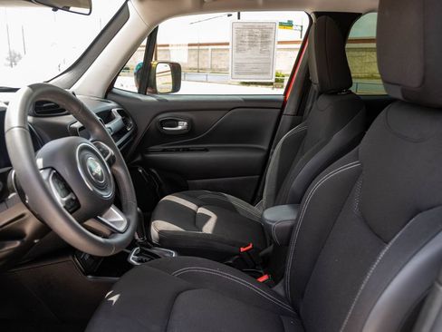 Used 2023 Jeep Renegade Altitude AWD/4WD image 13