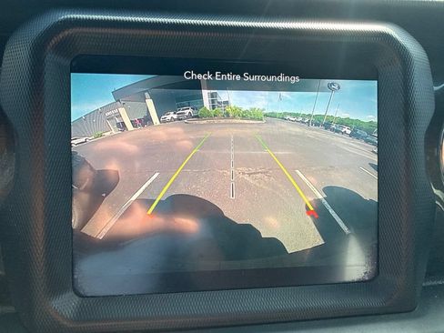 Used 2020 Jeep Wrangler Unlimited Sahara AWD/4WD image 8
