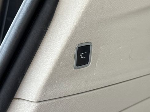 Used 2017 Chrysler Pacifica Touring-L w/ Tire & Wheel Group image 7