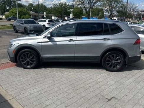 Used 2022 Volkswagen Tiguan SE FWD image 12
