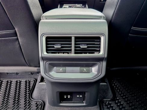 Used 2024 Volkswagen Atlas Cross Sport SEL R-Line image 34