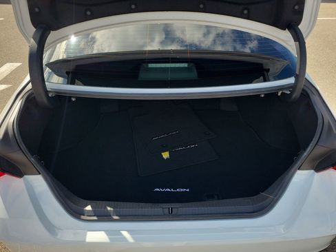 Used 2019 Toyota Avalon XLE w/ Moonroof Package image 13