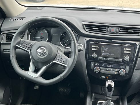 Used 2017 Nissan Rogue SV image 19