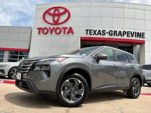 Used 2025 Nissan Rogue SV FWD image 2