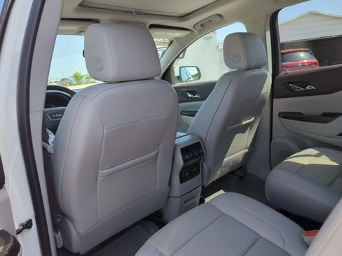 Used 2021 GMC Acadia SLT w/ Technology Package AWD/4WD image 15
