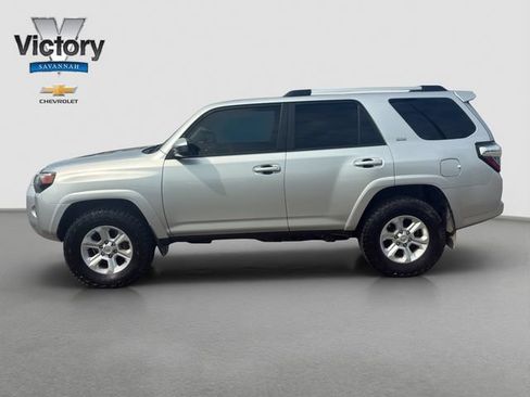 Used 2019 Toyota 4Runner SR5 AWD/4WD image 4