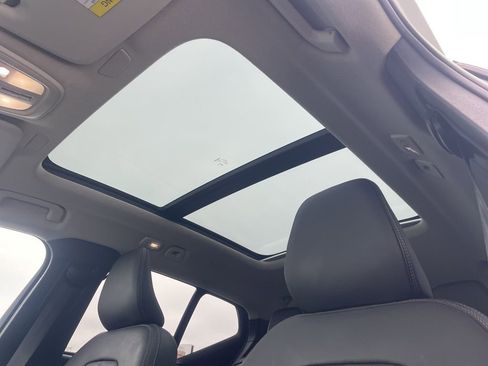 Certified 2024 Volvo XC40 B5 Core image 21