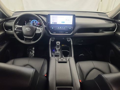 Used 2025 Toyota Grand Highlander AWD image 28