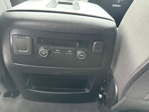 Used 2020 GMC Yukon SLE w/ SLE Value Package image 17