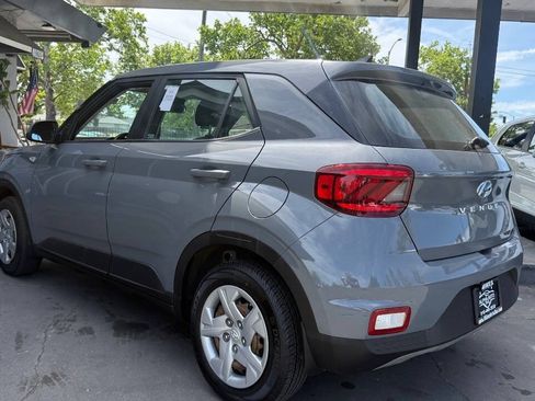 Used 2020 Hyundai Venue SE FWD image 15