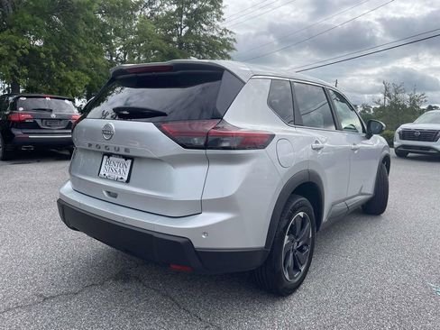 Used 2025 Nissan Rogue SV FWD image 3