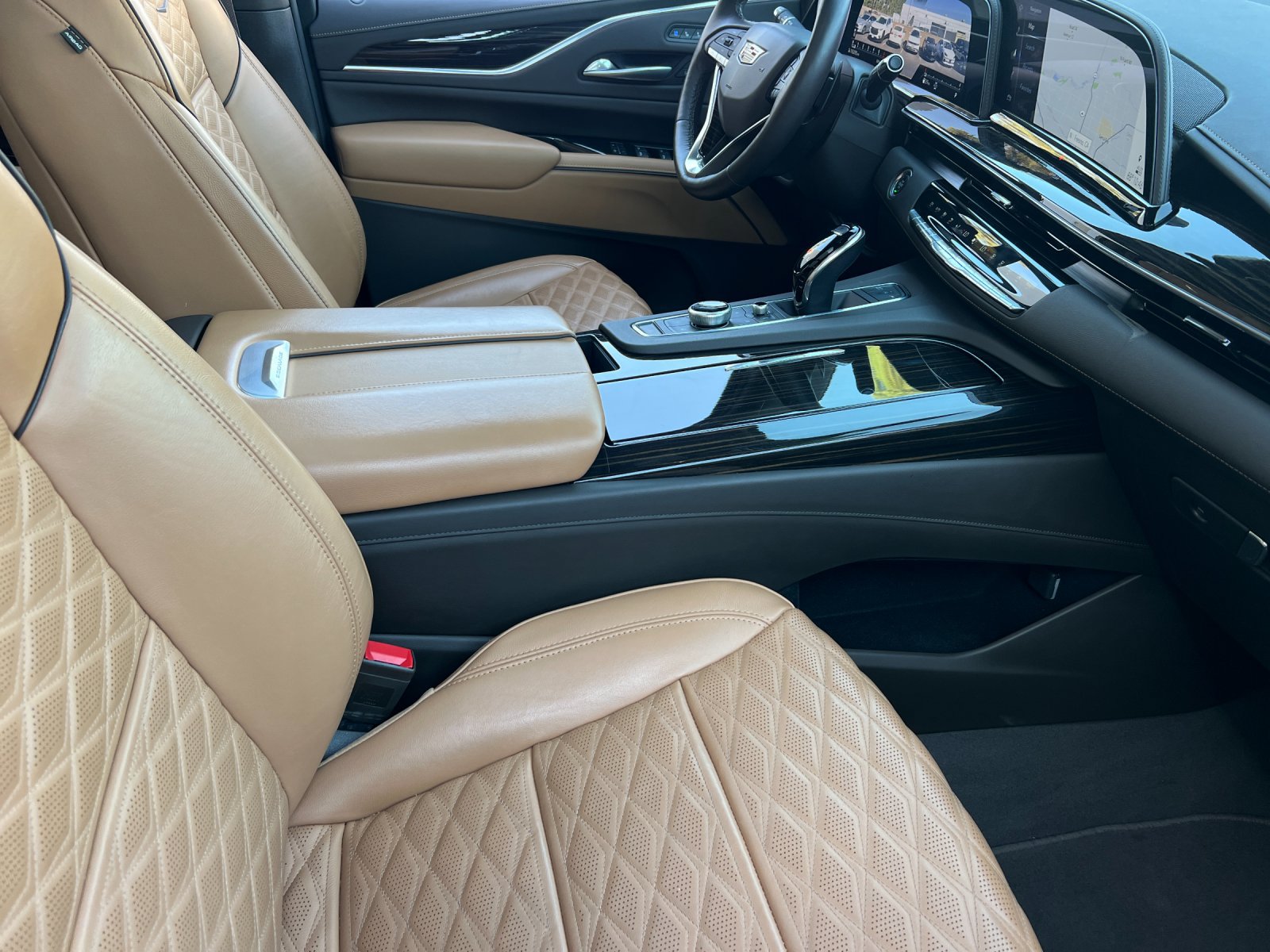 Certified 2022 Cadillac Escalade Premium Luxury AWD/4WD image 17