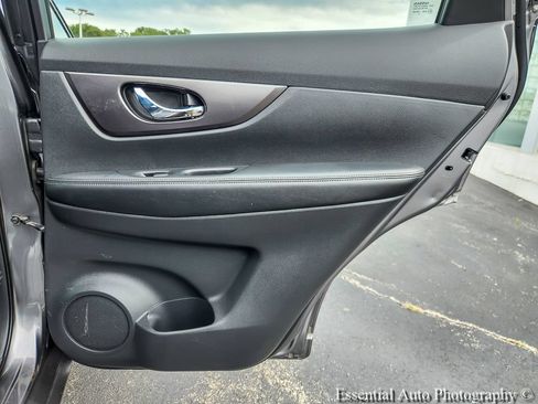 Used 2015 Nissan Rogue S AWD/4WD image 17