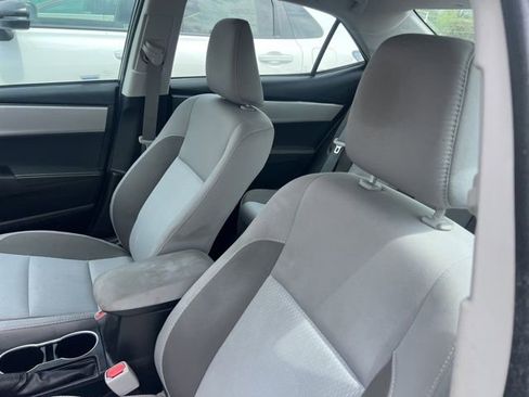Used 2017 Toyota Corolla LE w/ Carpet Mat Package (TMS) FWD image 10