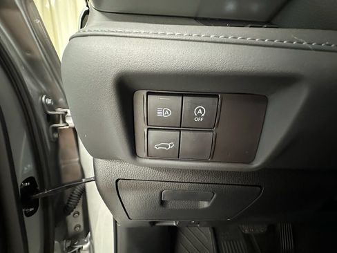 Used 2023 Toyota Highlander XLE AWD/4WD image 26