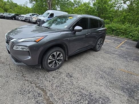 Used 2022 Nissan Rogue SV w/ SV Premium Package AWD/4WD image 2