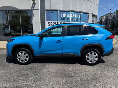 Used 2020 Toyota RAV4 LE FWD image 2
