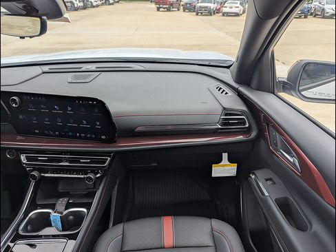 New 2026 Chevrolet Traverse RS w/ LPO, Floor Liner Package AWD/4WD image 4