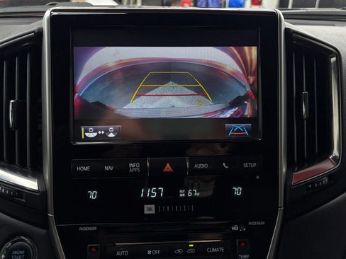 Used 2016 Toyota Land Cruiser image 21