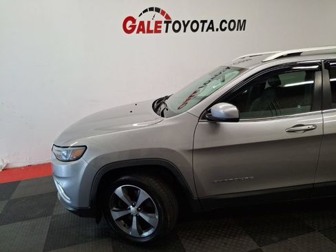 Used 2019 Jeep Cherokee Limited w/ Trailer Tow Group AWD/4WD image 5