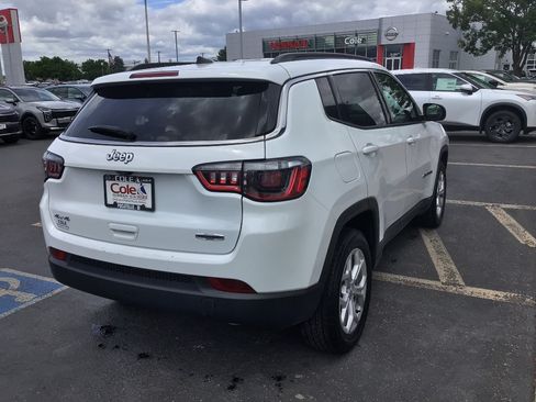 Used 2024 Jeep Compass Latitude AWD/4WD image 5