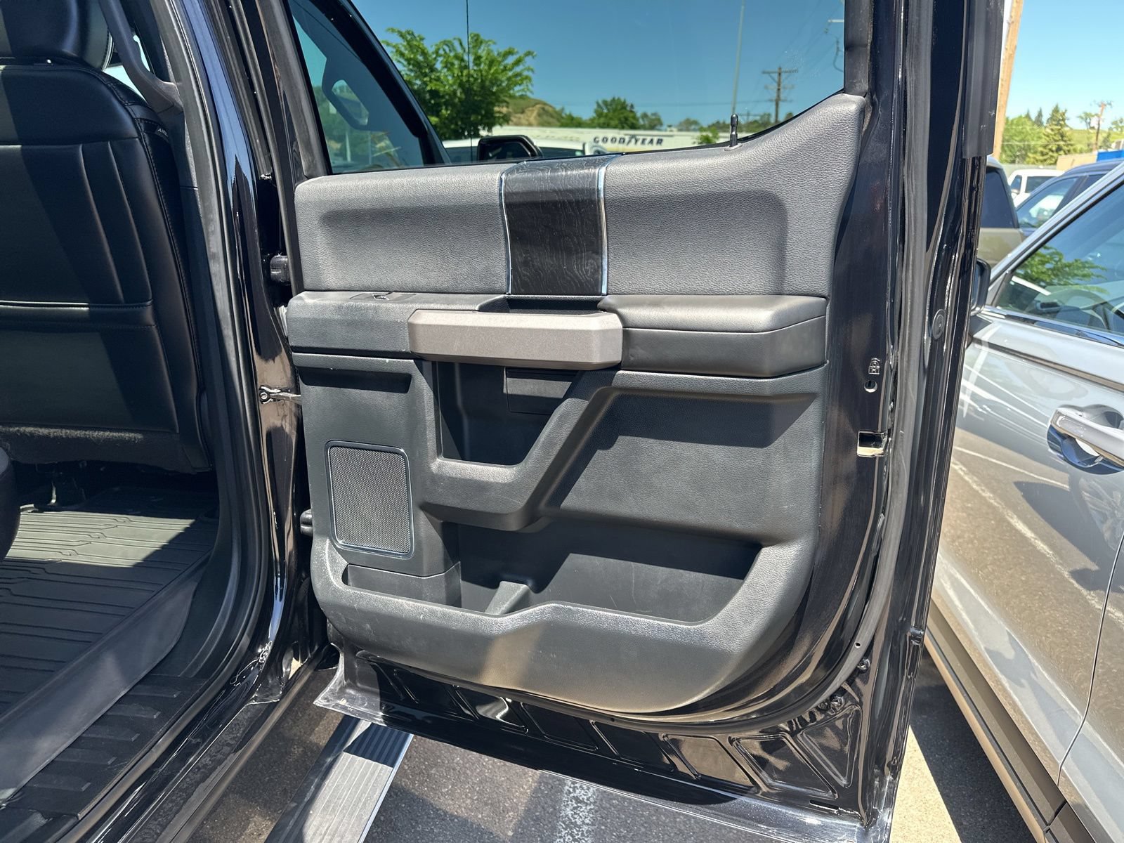 Used 2020 Ford F150 Platinum w/ Equipment Group 701A Luxury AWD/4WD image 38