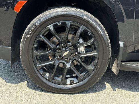 Used 2022 Chevrolet Suburban High Country AWD/4WD image 12