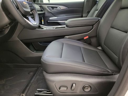 New 2026 Chevrolet Traverse LT w/ Driver Confidence Package FWD image 3