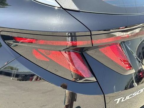 Used 2025 Hyundai Tucson SE FWD image 12