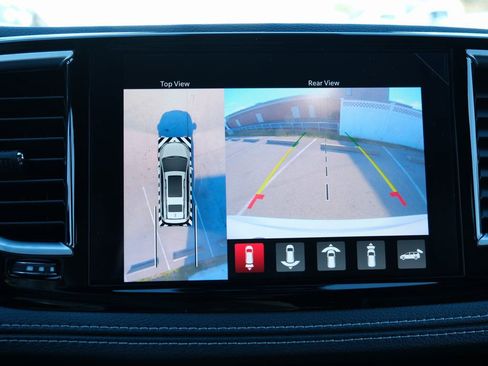 New 2026 Chrysler Pacifica Limited w/ Uconnect Theater Family Group FWD image 22