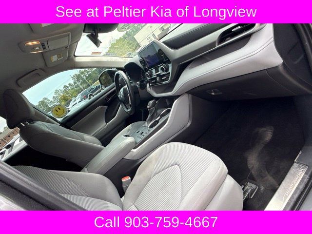 Used 2023 Toyota Highlander LE FWD image 10