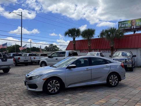 Used 2018 Honda Civic EX image 8