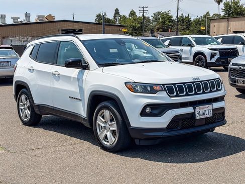 Used 2022 Jeep Compass Latitude FWD image 5