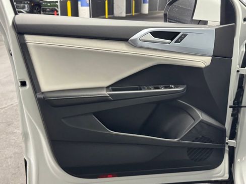 New 2025 Volkswagen Taos SE image 19